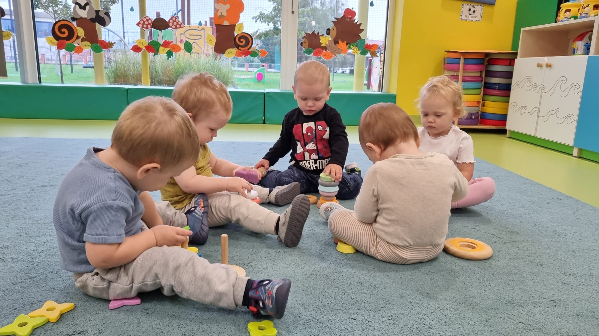 Zdjęcie przedstawia dzieci podczas zabawy
