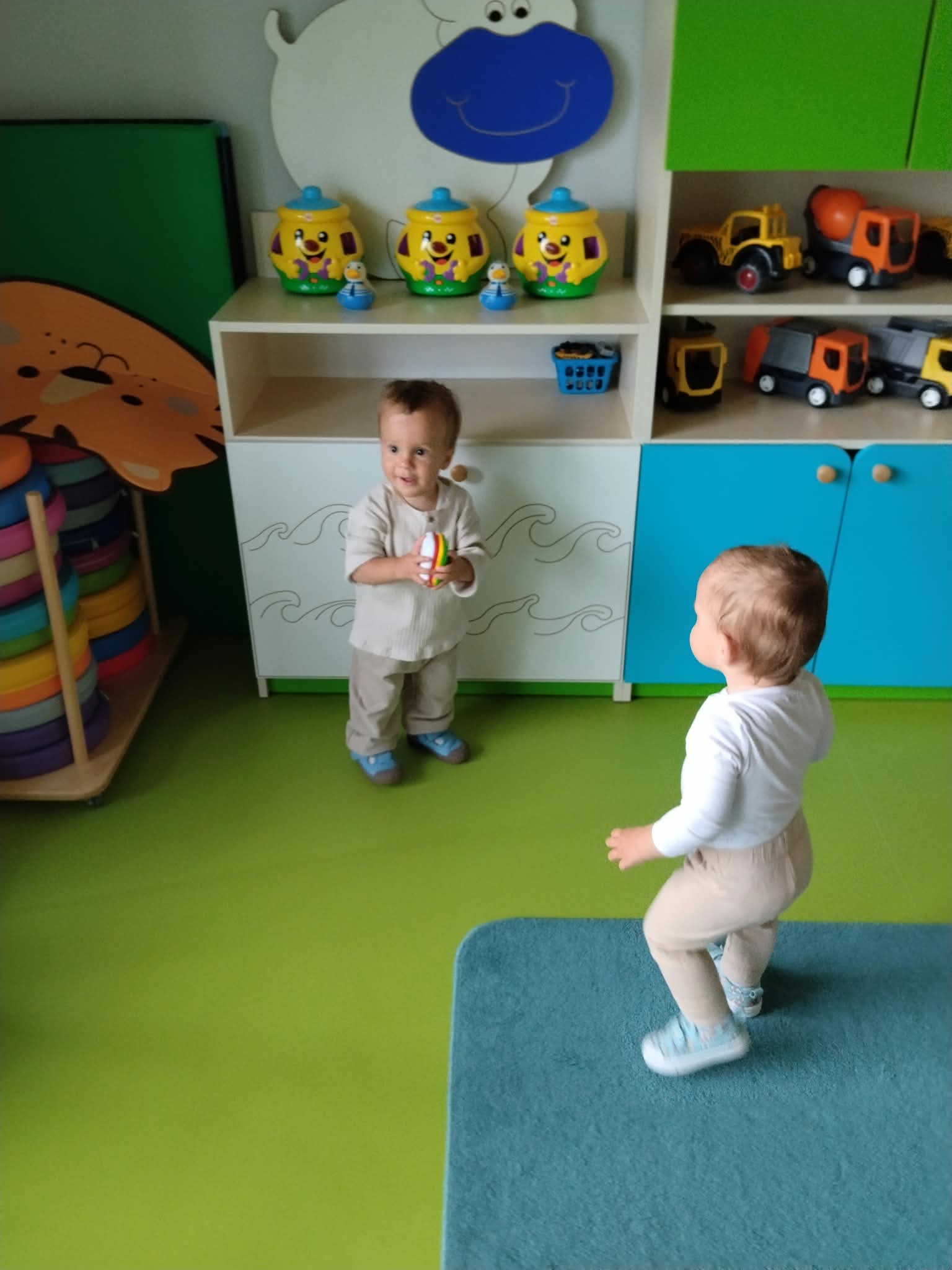 Zdjęcie przedstawia dzieci podczas zabawy