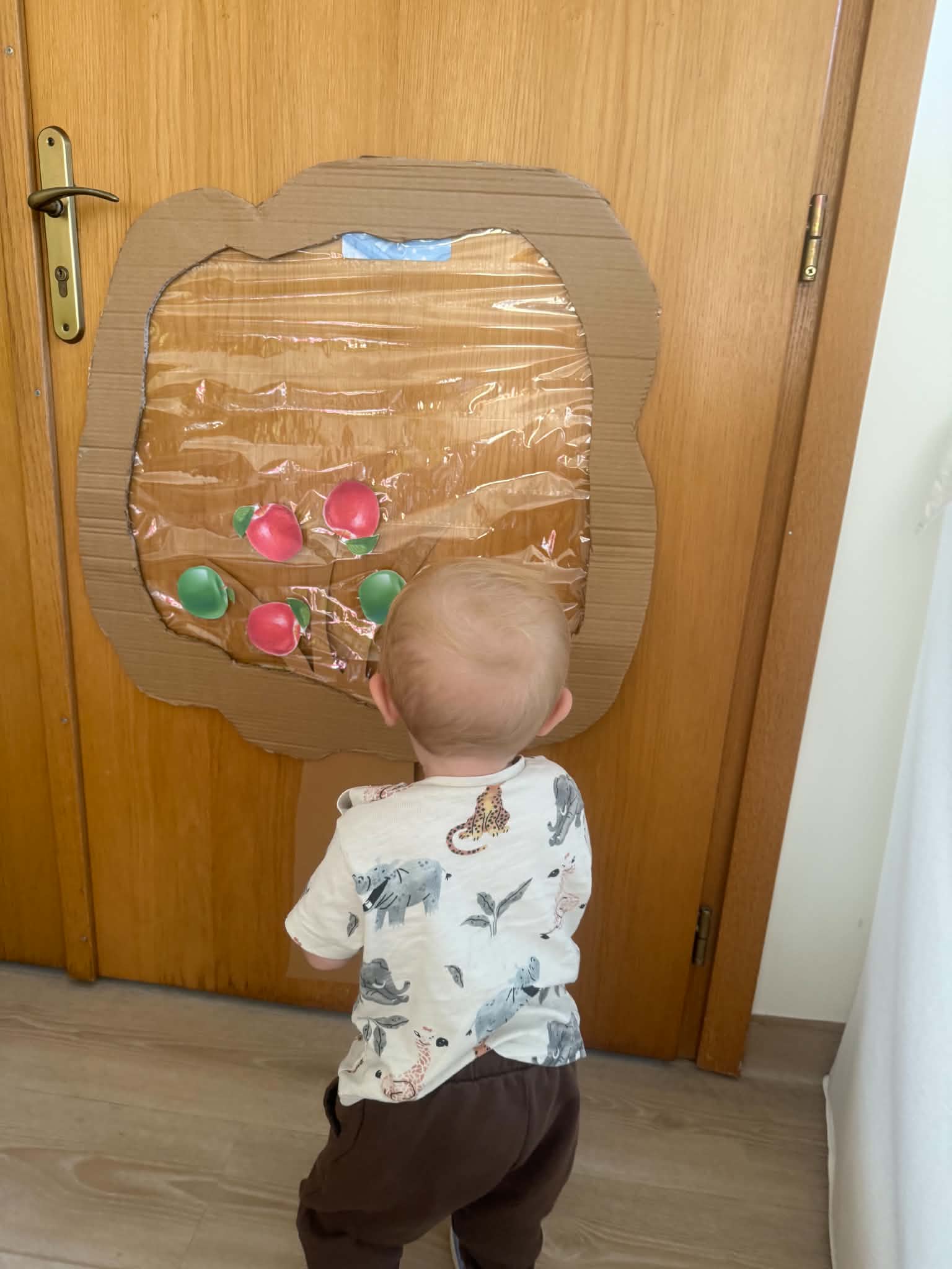 Zdj臋cie przedstawia dzieci podczas zaj臋膰 dydaktycznych